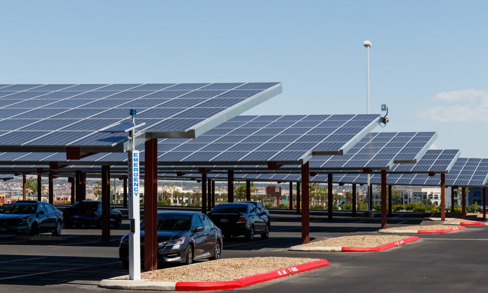 Installer une ombrière photovoltaïque sur votre parking : une solution aux multiples avantages