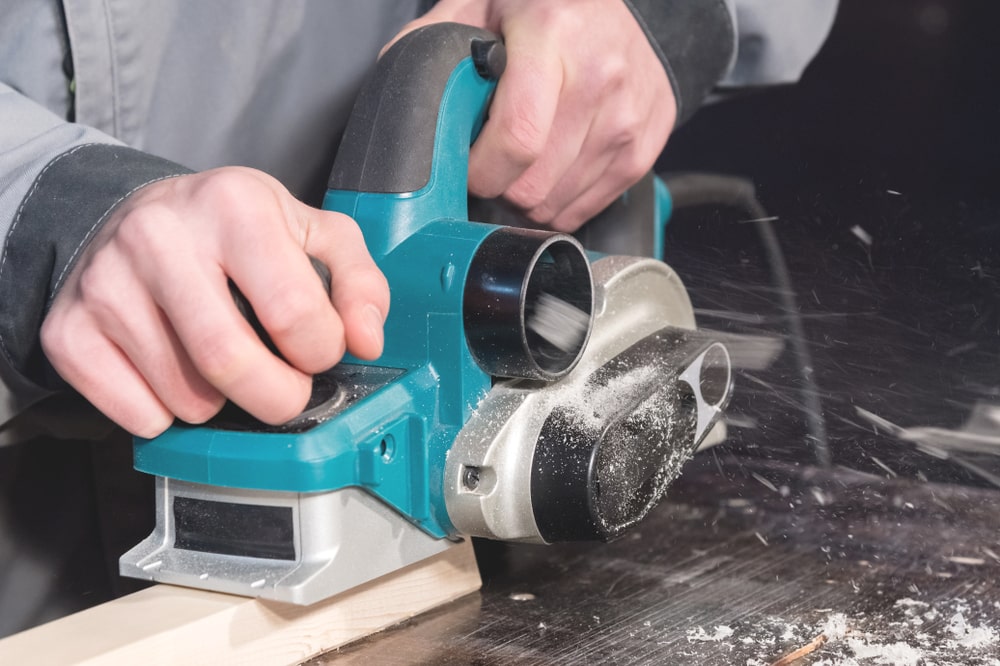 Le rabot métallique : un incontournable pour vos travaux de finition en bois